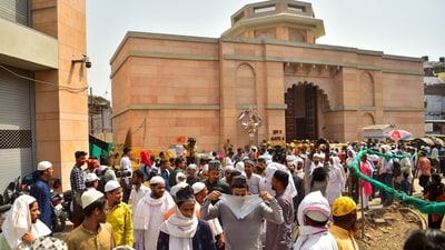 Muslim devotees arrive to offer Friday noon prayer at the Gyanvapi mosque in Varanasi. (AFP / File) Muslim devotees arrive to offer Friday noon prayer at the Gyanvapi mosque in Varanasi. (AFP / File)