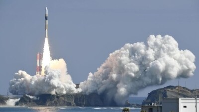 Japan launches H-IIA rocket: On September 7, Japan successfully launched its H-IIA rocket, carrying the Japan Aerospace Exploration Agency's (JAXA) Moon lander, which is scheduled to land early next year. (REUTERS) Japan launches H-IIA rocket: On September 7, Japan successfully launched its H-IIA rocket, carrying the Japan Aerospace Exploration Agency's (JAXA) Moon lander, which is scheduled to land early next year. (REUTERS)