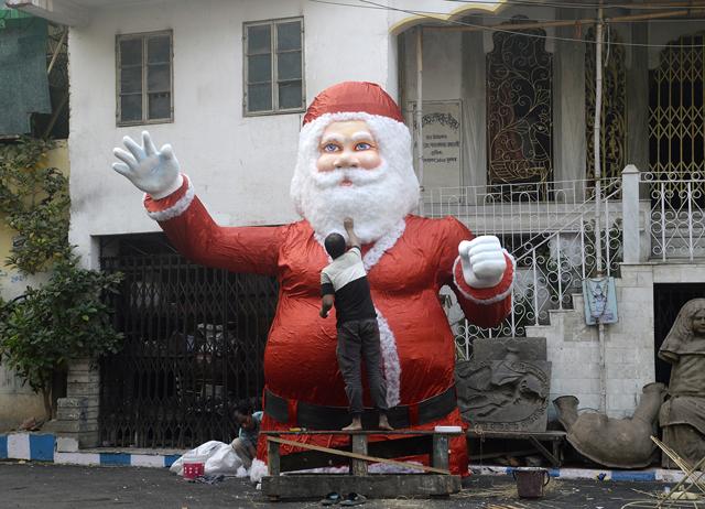 Even though there were plenty of men dressed as Santa Claus, all we got was a cake from Nahoum. (Shutterstock) Even though there were plenty of men dressed as Santa Claus, all we got was a cake from Nahoum. (Shutterstock)
