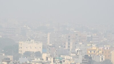 The Centre on December 22 ordered a ban on non-essential construction work and plying of BS-III petrol and BS-IV diesel four-wheelers in Delhi-NCR. (Sunil Ghosh / Hindustan Times) The Centre on December 22 ordered a ban on non-essential construction work and plying of BS-III petrol and BS-IV diesel four-wheelers in Delhi-NCR. (Sunil Ghosh / Hindustan Times)