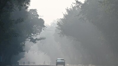 Curbs have also been imposed on the plying of BS III petrol and BS IV diesel 4-wheeler vehicles in Delhi-NCR. (HT Photo) Curbs have also been imposed on the plying of BS III petrol and BS IV diesel 4-wheeler vehicles in Delhi-NCR. (HT Photo)