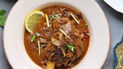 Nalli Nihari: This is a Mughlai winter delicacy that originated in Lucknow. It is a slow-cooked stew with bone-in mutton pieces. The combination of Nalli Nihari with Khameeri Roti is a traditional breakfast that rules the streets of Old Delhi even till date. (Pinterest) Nalli Nihari: This is a Mughlai winter delicacy that originated in Lucknow. It is a slow-cooked stew with bone-in mutton pieces. The combination of Nalli Nihari with Khameeri Roti is a traditional breakfast that rules the streets of Old Delhi even till date. (Pinterest)
