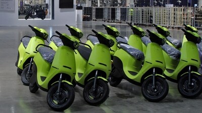 Ola Electric's S1 Air e-scooters are pictured inside its manufacturing facility in Pochampalli in the southern state of Tamil Nadu, August 15, 2023. (REUTERS)