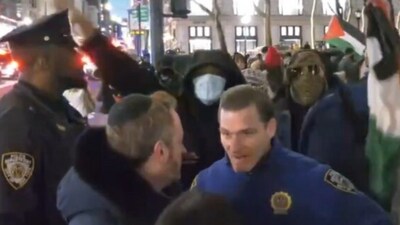 A viral video shows twopro-Palestinian protesters yelling “long live Hamas” at a Jewish couple during rallies that took place in front of the New York Public Library (X screenshot) A viral video shows twopro-Palestinian protesters yelling “long live Hamas” at a Jewish couple during rallies that took place in front of the New York Public Library (X screenshot)