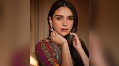 Assisted by makeup artist Shraddha Mishra, Aditi was decked out in nude eyeshadow, mascara-capped lashes, darkened brows, contoured cheeks with a blush and a shade of nude lipstick. (Instagram/@aditiraohydari) Assisted by makeup artist Shraddha Mishra, Aditi was decked out in nude eyeshadow, mascara-capped lashes, darkened brows, contoured cheeks with a blush and a shade of nude lipstick. (Instagram/@aditiraohydari)
