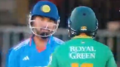 KL Rahul and Keshav Maharaj's stump-mic chat during 3rd IND vs SA ODI goes viral KL Rahul and Keshav Maharaj's stump-mic chat during 3rd IND vs SA ODI goes viral