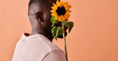 Playing with Pantone: Expert guide for men to style Peach Fuzz, Colour of the Year 2024 (Photo by Norma Mortenson on Pexels) Playing with Pantone: Expert guide for men to style Peach Fuzz, Colour of the Year 2024 (Photo by Norma Mortenson on Pexels)