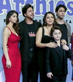 Shah Rukh Khan and family at the premiere of Suhana Khan's film, The Archies. (Sunil Khandare) Shah Rukh Khan and family at the premiere of Suhana Khan's film, The Archies. (Sunil Khandare)