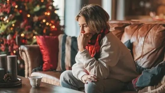 Intrusive thoughts depend on the experiences of a person. It can vary from one person to another. During the holiday season, anxiety often goes to its peak. The pressure of meeting expectations and coming across questions from family and relatives can be stressful. "Intrusive thoughts can vary significantly from person to person, often shaped by individual experiences, beliefs, and anxieties. Especially during the holiday season, these intrusive thoughts may become more frequent. It's crucial to understand that these thoughts don't necessarily reflect reality," wrote Therapist Carolyn Rubenstein.(Unsplash)