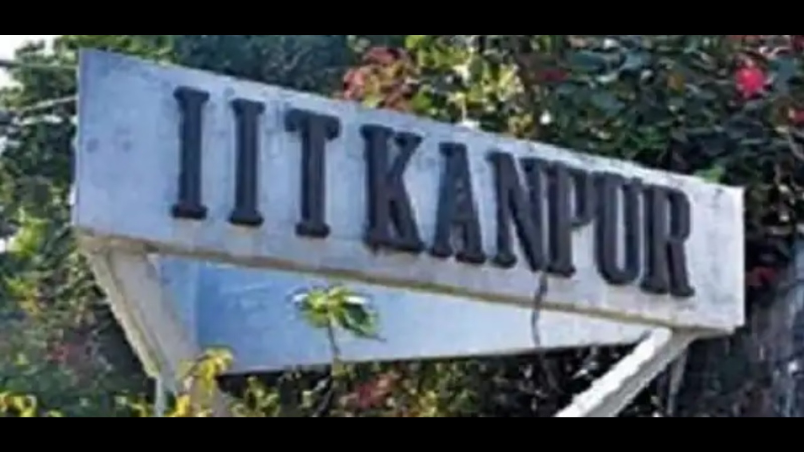 Kanpur shocker: IIT dean collapses on dais, dies giving lecture on good health - Vimarsana News