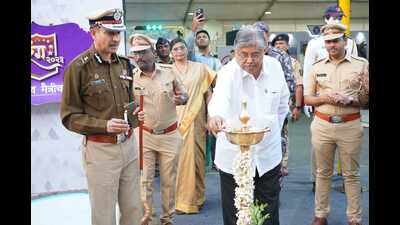 Chandrakant Patil on Saturday visited Tarang, a unique cultural and social event organised by Pune police. (HT PHOTO) Chandrakant Patil on Saturday visited Tarang, a unique cultural and social event organised by Pune police. (HT PHOTO)