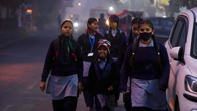 The cold tightened its grip on Uttar Pradesh on Saturday, with Noida, Aligarh, and Ghaziabad experiencing dense fog as the mercury slipped further. (HT Photo) The cold tightened its grip on Uttar Pradesh on Saturday, with Noida, Aligarh, and Ghaziabad experiencing dense fog as the mercury slipped further. (HT Photo)