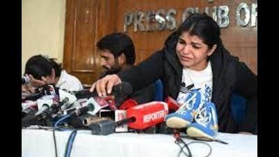Haryana khaps ask Bajrang, Sakshi to reconsider their decisions. (HT) Haryana khaps ask Bajrang, Sakshi to reconsider their decisions. (HT)