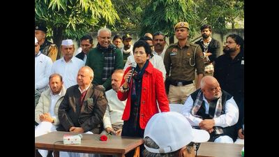Kumari Selja addressing party members during a meeting at Ambala. (HT) Kumari Selja addressing party members during a meeting at Ambala. (HT)