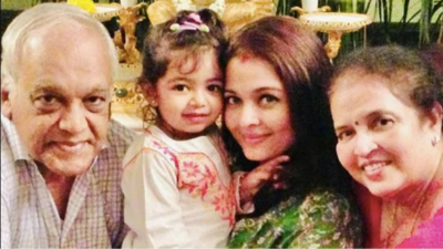 Aishwarya Rai with Aaradhya and her parents in an old pic. Aishwarya Rai with Aaradhya and her parents in an old pic.