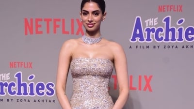 10. Khushi Kapoor adorned her mother’s golden sequin gown at her movie debut premiere. (HT Photo/Varinder Chawla) 10. Khushi Kapoor adorned her mother’s golden sequin gown at her movie debut premiere. (HT Photo/Varinder Chawla)