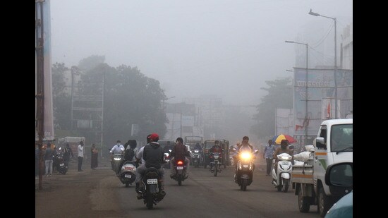 As a result, the temperature in both the state and city is likely to rise by 2-3 degrees Celcius from December 26. (HT PHOTO)