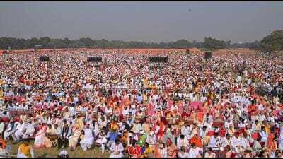 BJP supporters and devotees participate in 'Lokkho Kanthe Gita Path' (one lakh Bhagwad Gita recitation) event at Brigade Parade Ground in Kolkata on Sunday. (PTI)