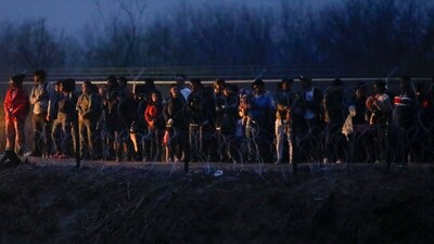 Migrants gather near the border in Eagle Pass after crossing the Rio Bravo river with the intention of turning themselves in to the U.S. Border Patrol agents to request asylum, as seen from Piedras Negras, Coahuila, Mexico December 23, 2023. REUTERS/Jose Luis Gonzalez (REUTERS)