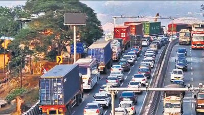 Pune, India -December 23, 2023 : Due to weekend and Christmas holidays, there was a huge traffic jam on the expressway at Khandala Ghat on Saturday in Pune, India, on Saturday,December 23, 2023.(HT PHOTO) Pune, India -December 23, 2023 : Due to weekend and Christmas holidays, there was a huge traffic jam on the expressway at Khandala Ghat on Saturday in Pune, India, on Saturday,December 23, 2023.(HT PHOTO)
