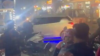 The white car seen in the video appears to lack a visible number plate. (X/@WasimPathan99) The white car seen in the video appears to lack a visible number plate. (X/@WasimPathan99)