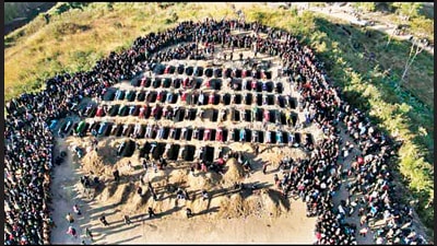 The mass burial was held at Sehken cemetery in Churachandpur amid tight security on December 20. (HT) The mass burial was held at Sehken cemetery in Churachandpur amid tight security on December 20. (HT)