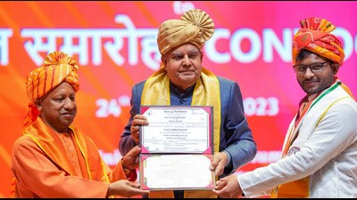 Vice President Jagdeep Dhankhar and Uttar Pradesh Chief Minister Yogi Adityanath at the Convocation Ceremony-2023 of Gautam Buddha University, in Noida, Sunday. (PTI) Vice President Jagdeep Dhankhar and Uttar Pradesh Chief Minister Yogi Adityanath at the Convocation Ceremony-2023 of Gautam Buddha University, in Noida, Sunday. (PTI)