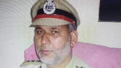 Retired police officer shot dead by terrorists at Baramulla mosque in Kashmir (Twitter/@Parvaiz_Qadri) Retired police officer shot dead by terrorists at Baramulla mosque in Kashmir (Twitter/@Parvaiz_Qadri)