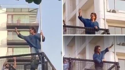 Shah Rukh Khan spotted at Mannat. Shah Rukh Khan spotted at Mannat.