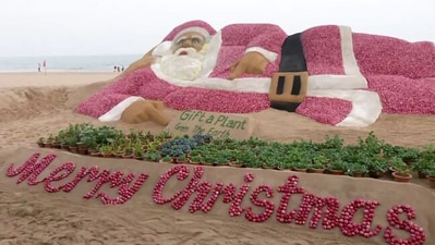 Odisha's sand artist also mentioned the need of the hour to plant more trees, thus the reason behind using onion in his sculpture. (ANI) Odisha's sand artist also mentioned the need of the hour to plant more trees, thus the reason behind using onion in his sculpture. (ANI)