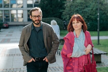 The 2022 Polish film Strzepy (Shreds) is written and directed by Beata Dzianowicz and follows a multi-generational family whose head is diagnosed with Alzheimer's Disease. The 2022 Polish film Strzepy (Shreds) is written and directed by Beata Dzianowicz and follows a multi-generational family whose head is diagnosed with Alzheimer's Disease.