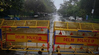 Three minors stab man to death in Delhi's Nizamuddin, body set ablaze Three minors stab man to death in Delhi's Nizamuddin, body set ablaze