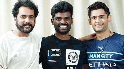 Pallavi Prashanth posed for a click with Sivaji and Yawar post his conditional bail Pallavi Prashanth posed for a click with Sivaji and Yawar post his conditional bail