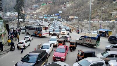 Traffic congestion on a road owing to tourists' rush for Christmas and New Year celebrations in Manali. (PTI)