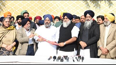 Veteran leader Manjit Singh GK re-joined the Shiromani Akali Dal (SAD) in the presence of Sukhbir Badal in Delhi on Monday. Veteran leader Manjit Singh GK re-joined the Shiromani Akali Dal (SAD) in the presence of Sukhbir Badal in Delhi on Monday.