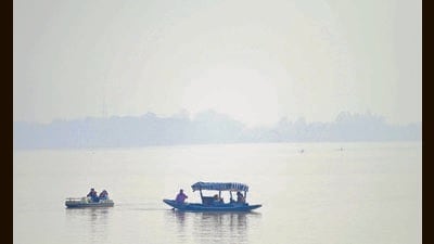 Visitors in a Shikara on a foggy morning at Sukhna Lake in Chandigarh on Monday (Ravi Kumar/HT) Visitors in a Shikara on a foggy morning at Sukhna Lake in Chandigarh on Monday (Ravi Kumar/HT)