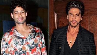Siddhanth Chaturvedi shared about that time he met Shah Rukh Khan and he invited him along with his friends to Mannat. Siddhanth Chaturvedi shared about that time he met Shah Rukh Khan and he invited him along with his friends to Mannat.