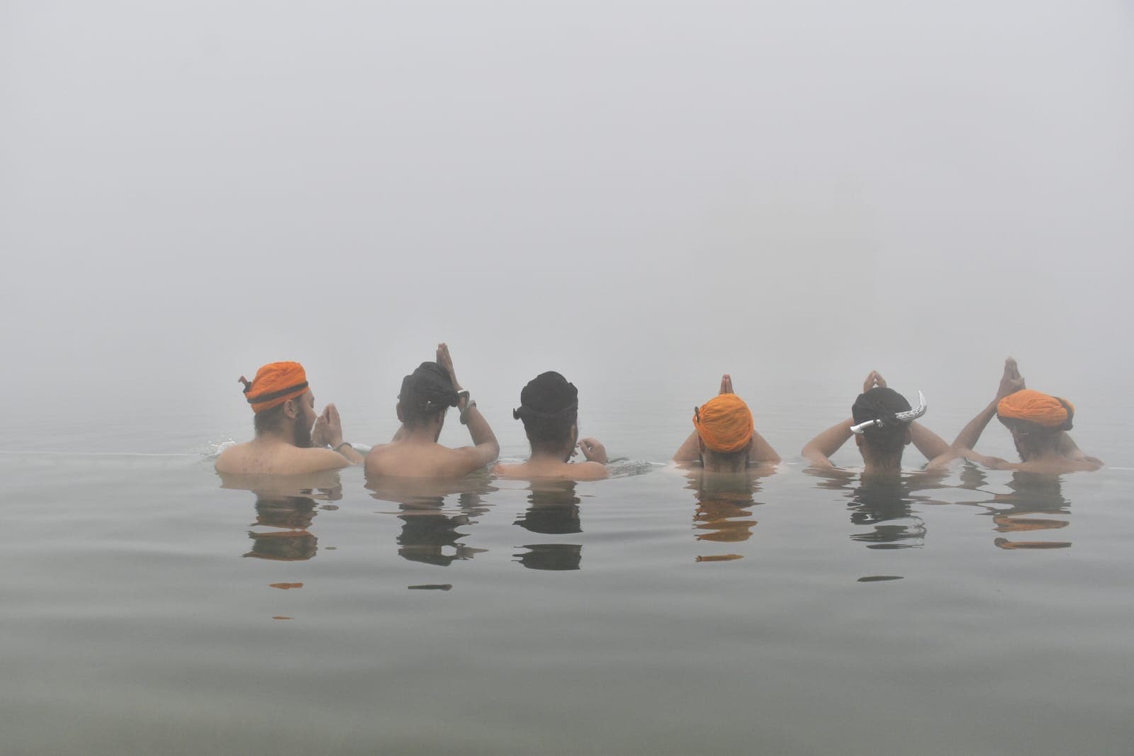 Devotees taking a dip in the holy sarovar of the Golden Temple on Monday. (Sameer Sehgal/HT)