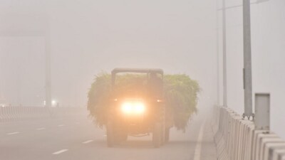 “Dense to very dense” fog was expected to blanket Delhi and swathes of northwestern India until Wednesday. (HT PHOTO) “Dense to very dense” fog was expected to blanket Delhi and swathes of northwestern India until Wednesday. (HT PHOTO)