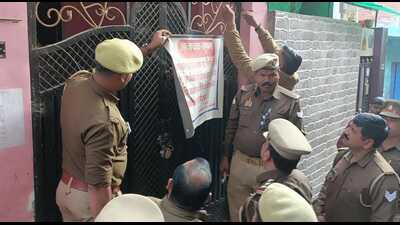 Dhumanganj police attaching the house and household goods of Guddu Muslim at Chak Niratul locality in Prayagraj on Tuesday. (HT Photo) Dhumanganj police attaching the house and household goods of Guddu Muslim at Chak Niratul locality in Prayagraj on Tuesday. (HT Photo)