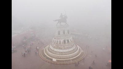 Thick fog engulfs the Heritage Street in Amritsar on Tuesday. (Sameer Sehgal/HT) Thick fog engulfs the Heritage Street in Amritsar on Tuesday. (Sameer Sehgal/HT)