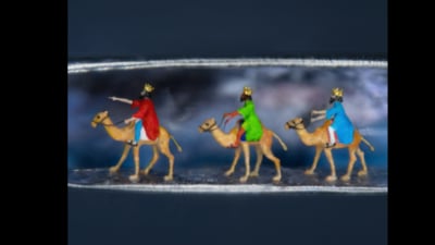 'Three Little Kings' in the eye of a needle. (Facebook/@Willard Wigan) 'Three Little Kings' in the eye of a needle. (Facebook/@Willard Wigan)