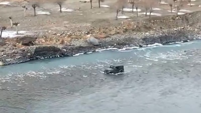 Tourist driving Mahindra Thar through Chandra River (ANI) Tourist driving Mahindra Thar through Chandra River (ANI)
