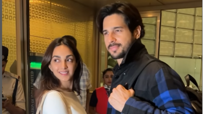 Sidharth Malhotra and Kiara Advani at Mumbai airport. (Viral Bhayani) Sidharth Malhotra and Kiara Advani at Mumbai airport. (Viral Bhayani)