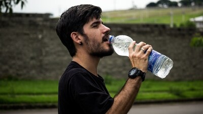 5. Emphasising Hydration: Staying hydrated is crucial for everyone but it holds particular importance for people with HIV. Proper hydration supports digestion and nutrient absorption and helps alleviate some medication side effects. Encouraging the consumption of water, herbal teas and electrolyte-rich beverages is vital for overall health. (pexels) 5. Emphasising Hydration: Staying hydrated is crucial for everyone but it holds particular importance for people with HIV. Proper hydration supports digestion and nutrient absorption and helps alleviate some medication side effects. Encouraging the consumption of water, herbal teas and electrolyte-rich beverages is vital for overall health. (pexels)