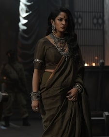 Sriya Reddy's regal look in Salaar