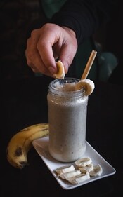 Banana Smoothie (Unsplash/@Louis Hansel) Banana Smoothie (Unsplash/@Louis Hansel)