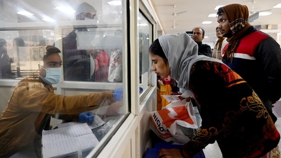 A health worker collects a swab sample for Covid test at the District Hospital in Sector 39, in Noida. (Photo by Sunil Ghosh / Hindustan Times) A health worker collects a swab sample for Covid test at the District Hospital in Sector 39, in Noida. (Photo by Sunil Ghosh / Hindustan Times)