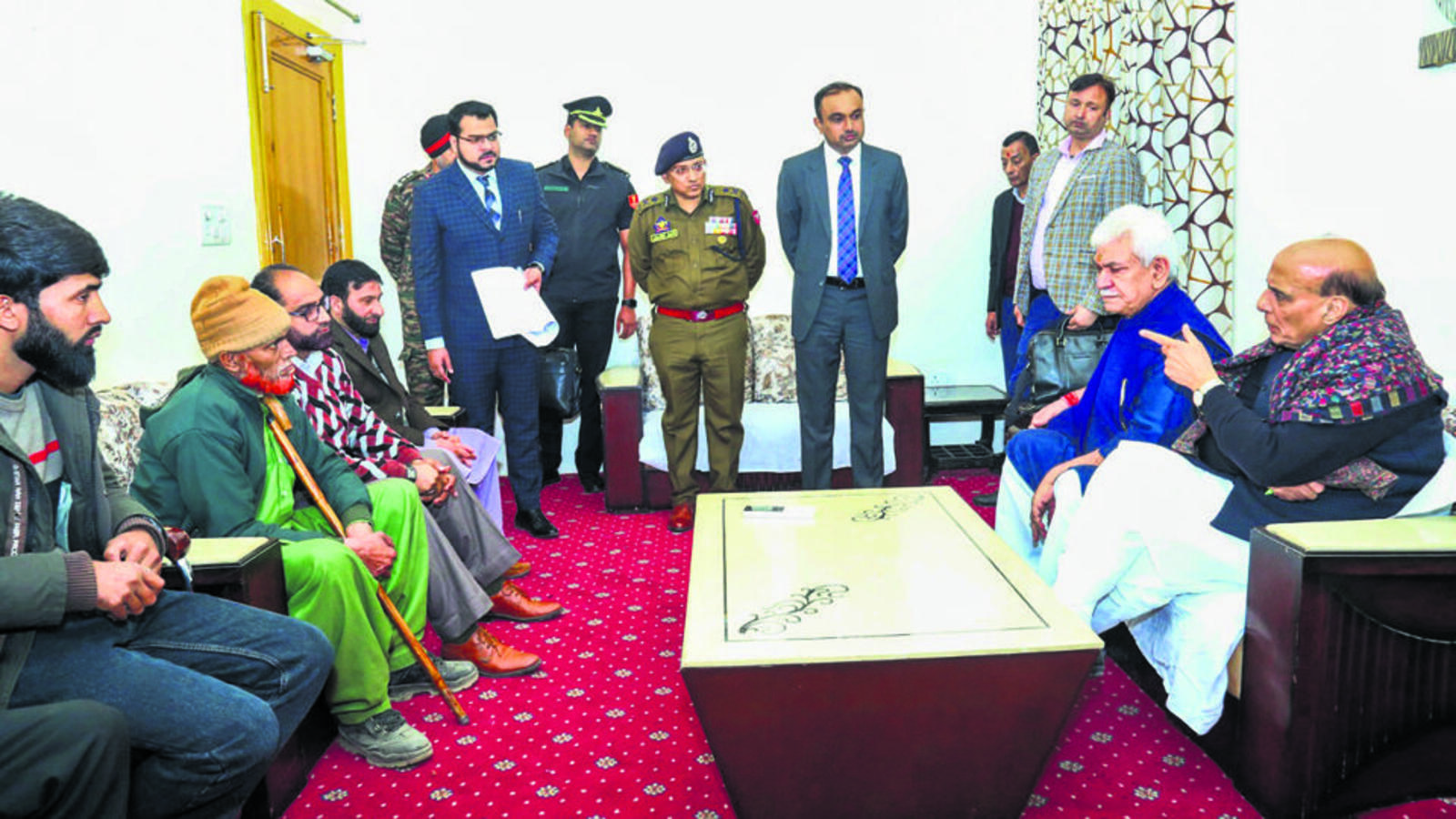 Rajnath Singh meets kin of 3 men killed in Jammu & Kashmir, assures probe - Vimarsana News