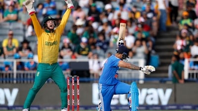 South Africa's wicketkeeper Heinrich Klaasen (L) unsuccessfully appeals for the dismissal of India's Suryakumar Yadav (R) during the third T20 cricket match between South Africa and India (AFP) South Africa's wicketkeeper Heinrich Klaasen (L) unsuccessfully appeals for the dismissal of India's Suryakumar Yadav (R) during the third T20 cricket match between South Africa and India (AFP)